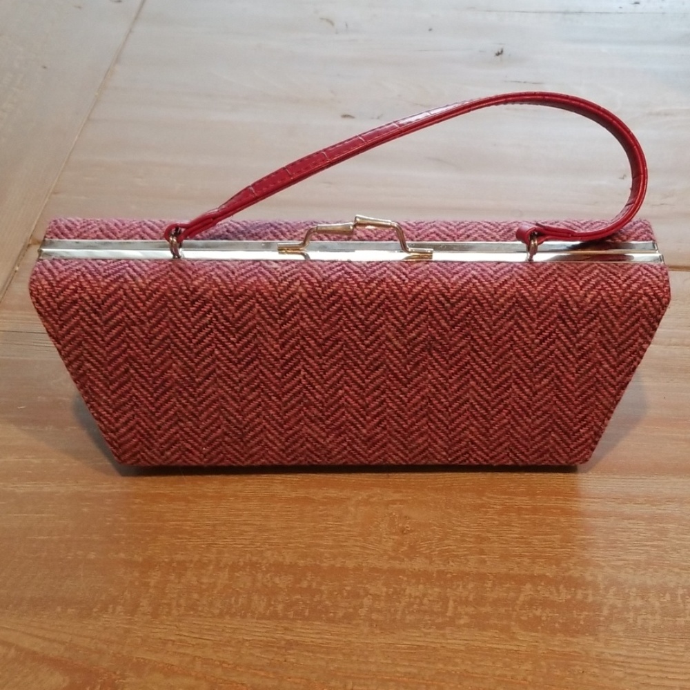 ALDO, CLUTCH